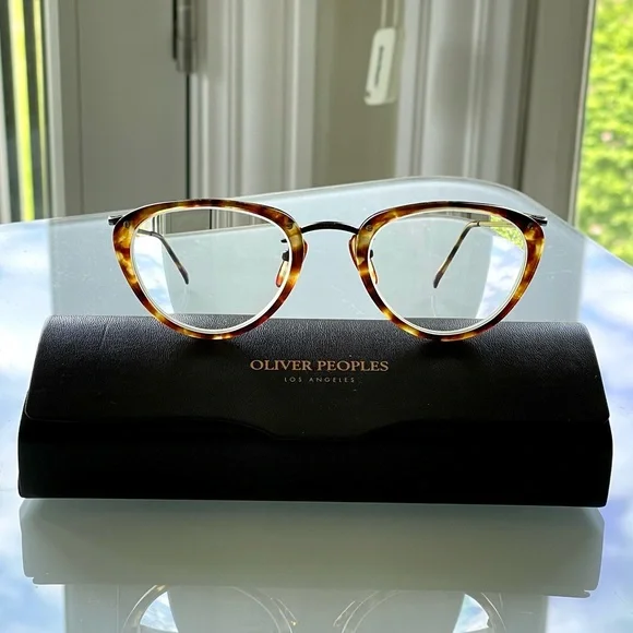 Oliver Peoples OP-9 Vintage 1980s Tortoise Eyeglasses in Mint Condition - Picture 2 of 15